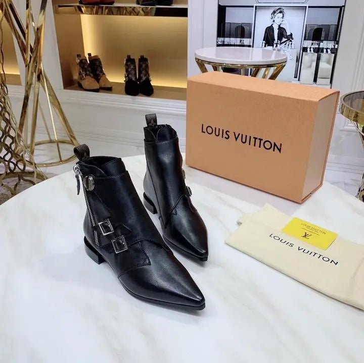LOUIS VUITTON - WOMEN'S BOOTS - https://treadfitpro.com/