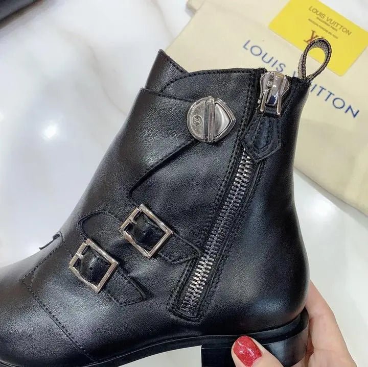 LOUIS VUITTON - WOMEN'S BOOTS - https://treadfitpro.com/
