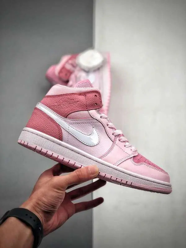 NIKE - AIR JORDAN 1 - https://treadfitpro.com/