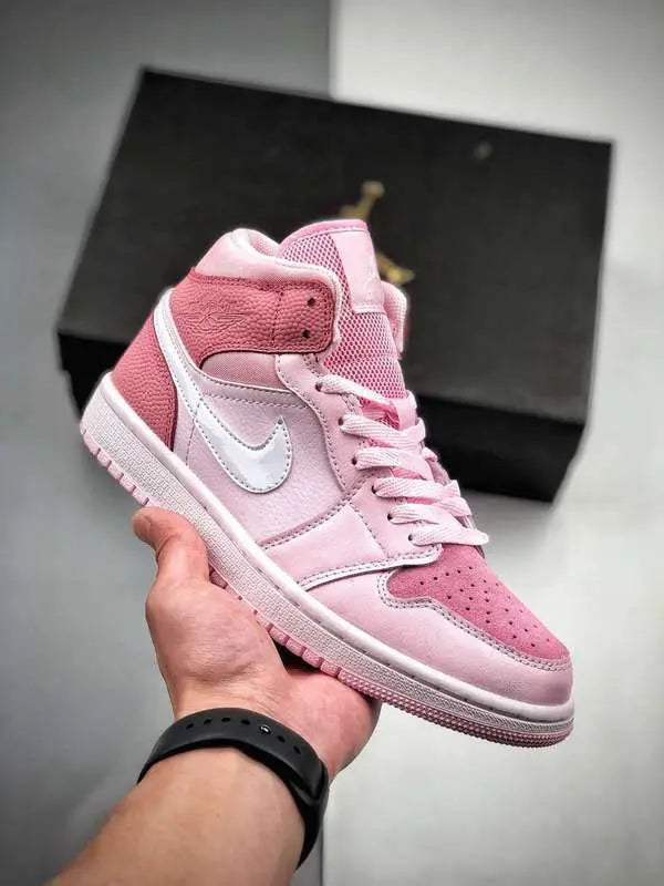 NIKE - AIR JORDAN 1 - https://treadfitpro.com/