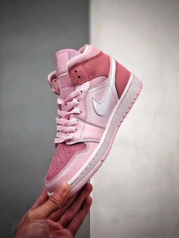 NIKE - AIR JORDAN 1 - https://treadfitpro.com/