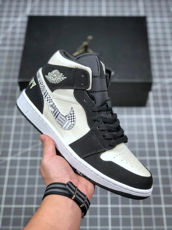 NIKE - AIR JORDAN 1 - https://treadfitpro.com/