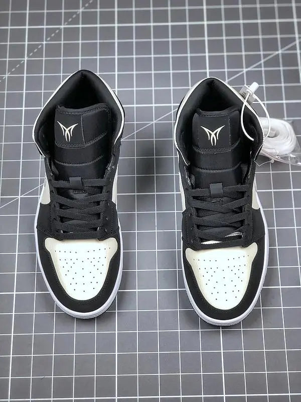 NIKE - AIR JORDAN 1 - https://treadfitpro.com/