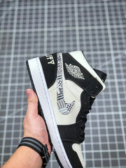 NIKE - AIR JORDAN 1 - https://treadfitpro.com/