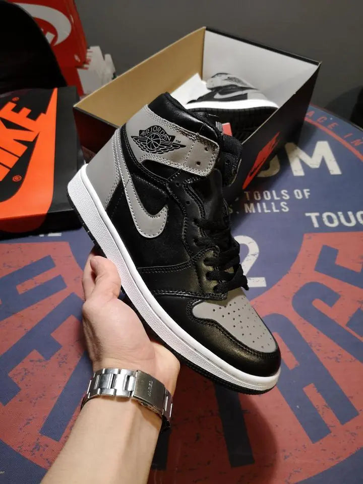NIKE - AIR JORDAN 1 - https://treadfitpro.com/