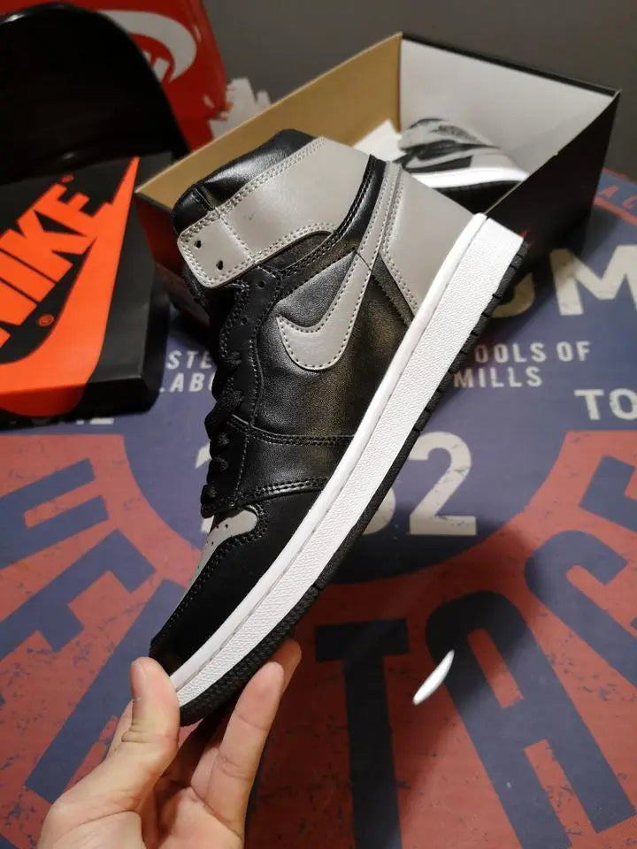 NIKE - AIR JORDAN 1 - https://treadfitpro.com/