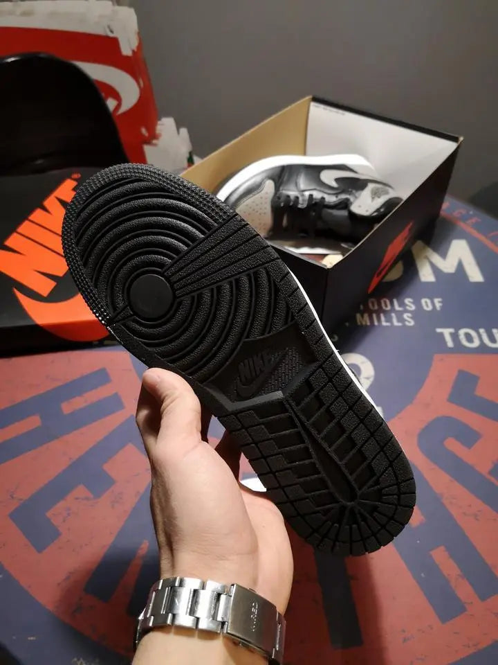 NIKE - AIR JORDAN 1 - https://treadfitpro.com/