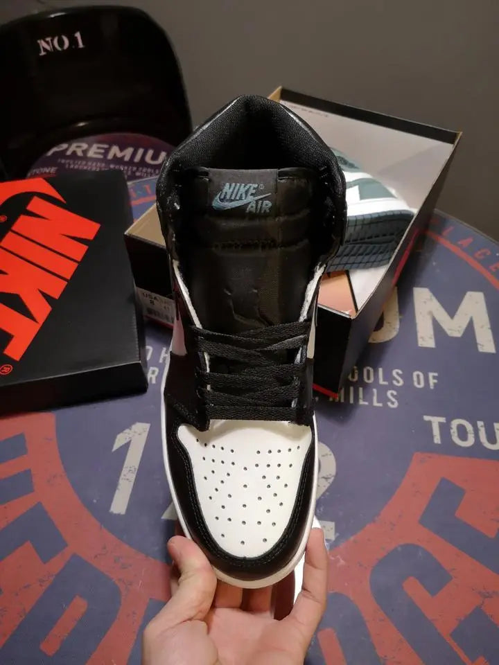 NIKE - AIR JORDAN 1 - https://treadfitpro.com/