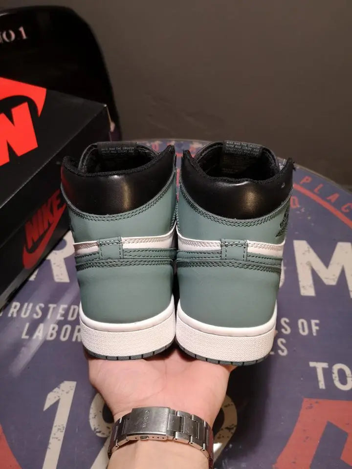 NIKE - AIR JORDAN 1 - https://treadfitpro.com/