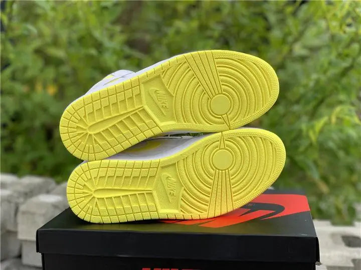 NIKE - AIR JORDAN 1 WOMEN’S - https://treadfitpro.com/