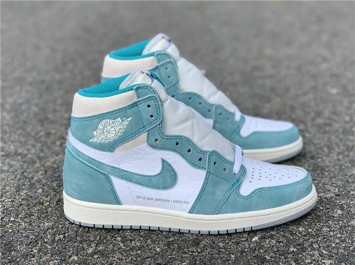NIKE - AIR JORDAN 1 WOMEN’S - https://treadfitpro.com/