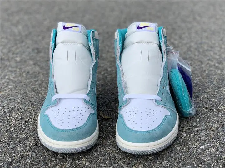 NIKE - AIR JORDAN 1 WOMEN’S - https://treadfitpro.com/