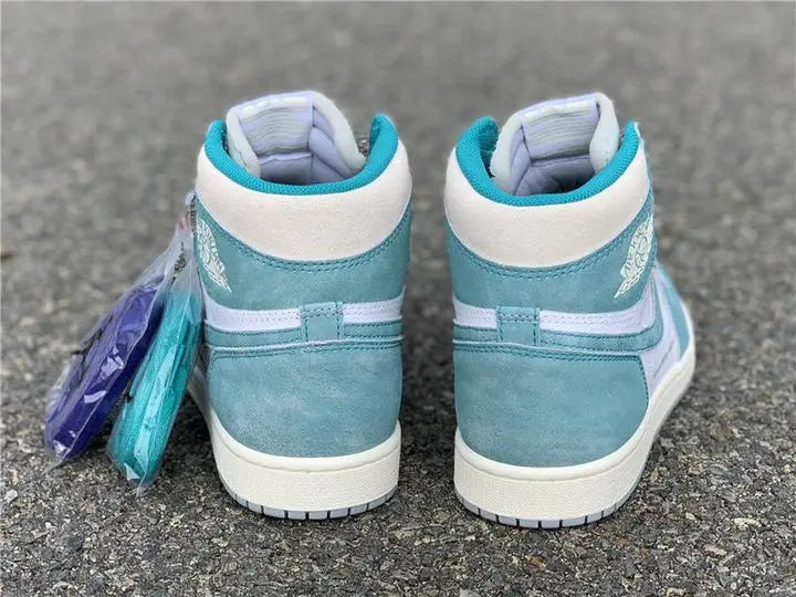 NIKE - AIR JORDAN 1 WOMEN’S - https://treadfitpro.com/