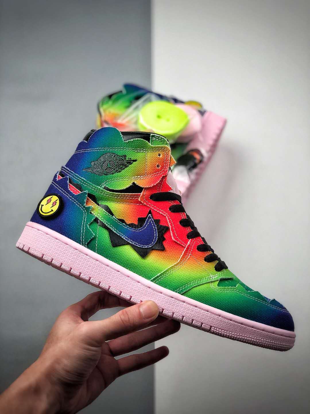 NIKE - AIR JORDAN 1 "JBalvin" - https://treadfitpro.com/