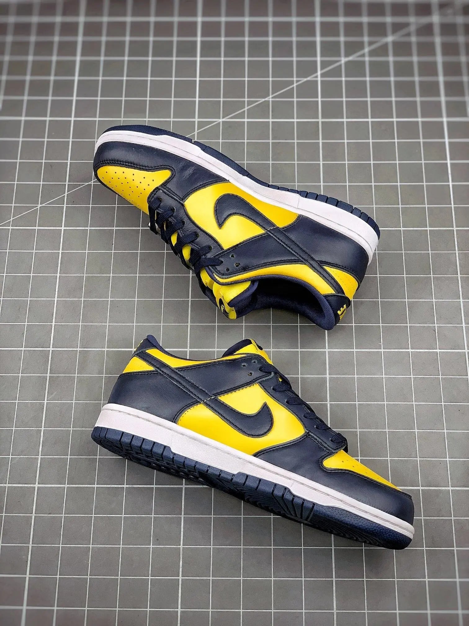 NIKE DUNK LOW "MICHIGAN" - https://treadfitpro.com/