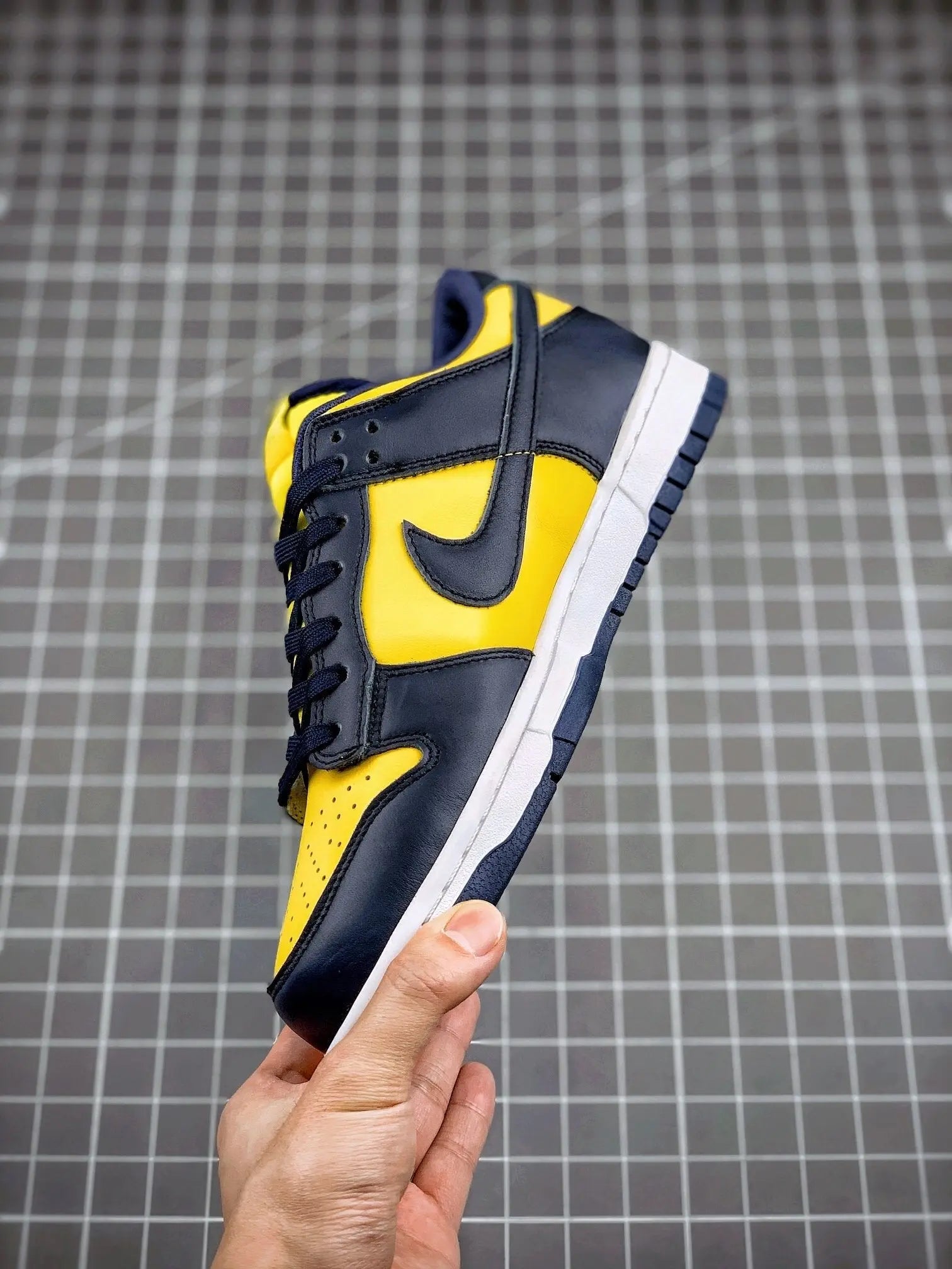 NIKE DUNK LOW "MICHIGAN" - https://treadfitpro.com/