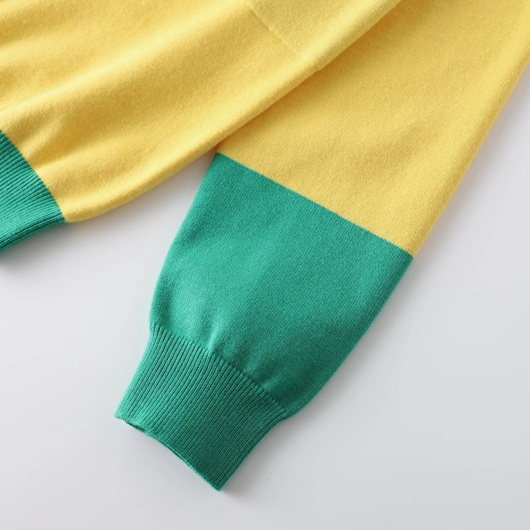 OFF WHITE - SWEATSHIRT - https://treadfitpro.com/