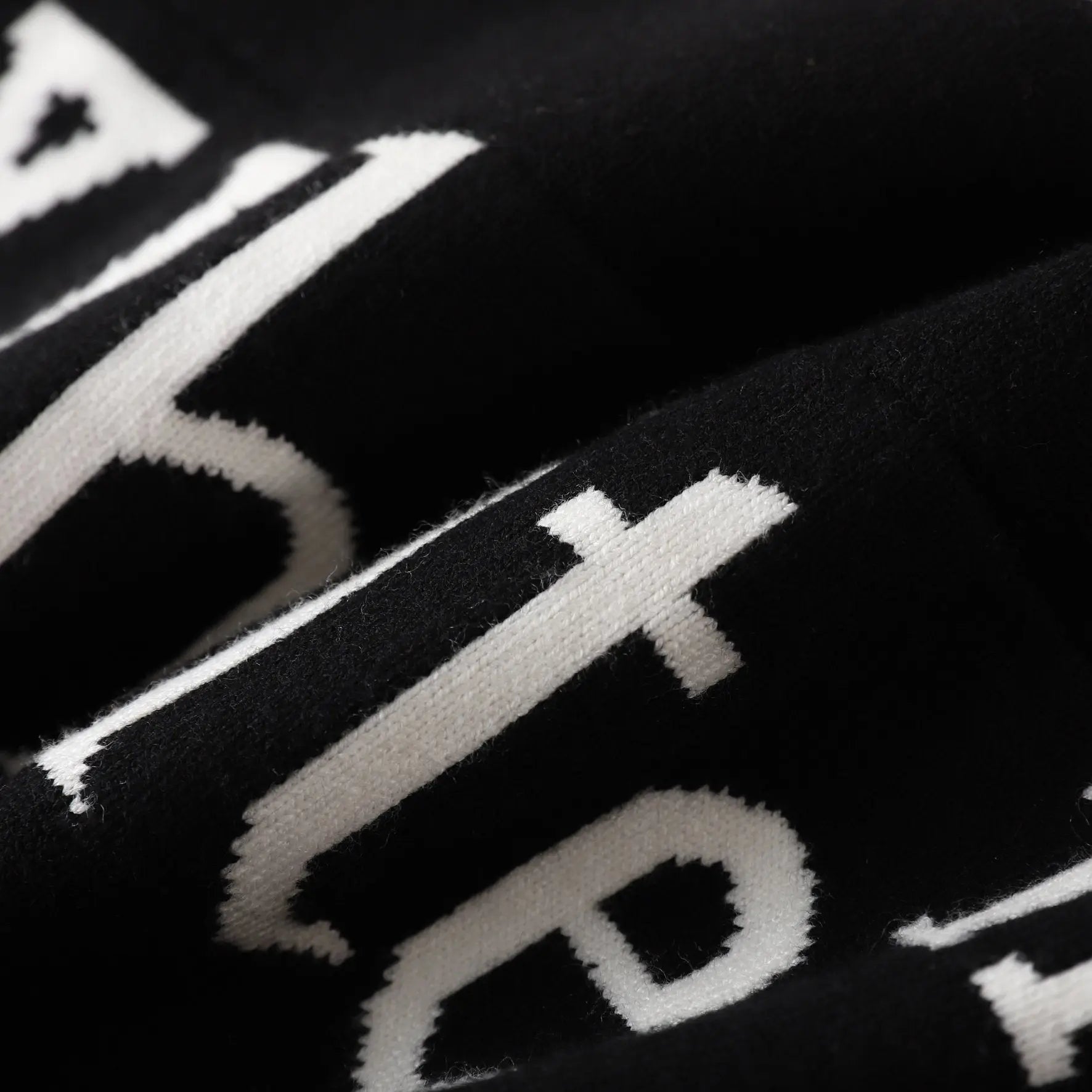 OFF WHITE - SWEATSHIRT - https://treadfitpro.com/