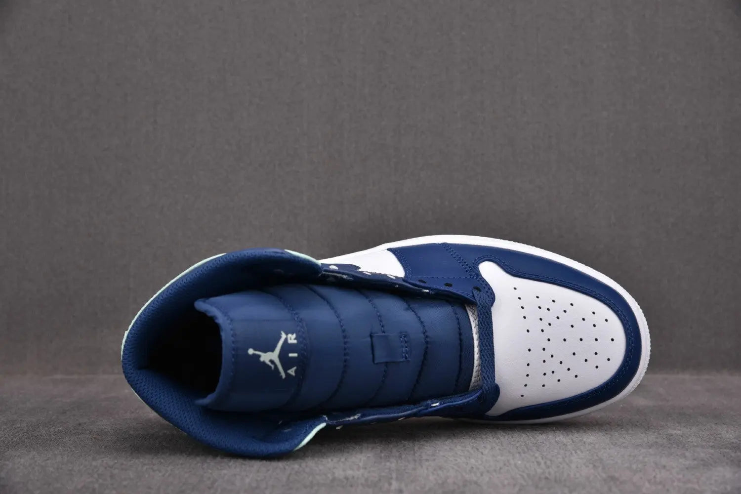 AIR JORDAN 1 RETRO Mystic Navy Mint Foam / Blue Mint Metroutfits