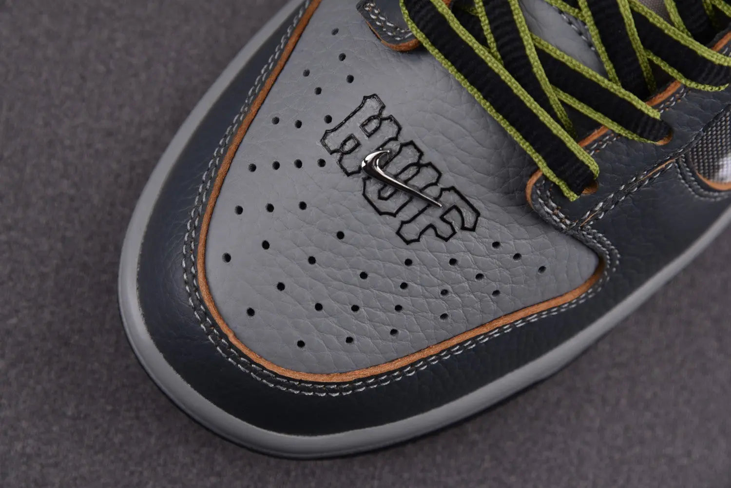 NIKE DUNK SB LOW “Friends and Family” Metroutfits