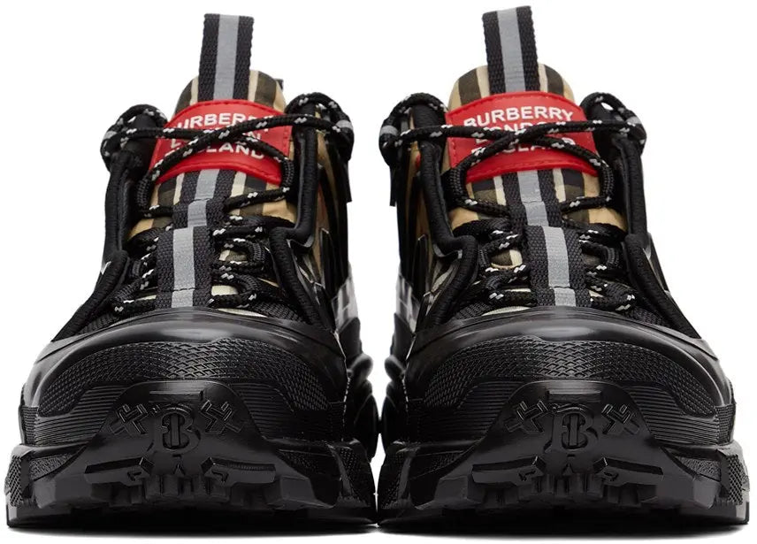 BURBERRY - SNEAKER Metroutfits