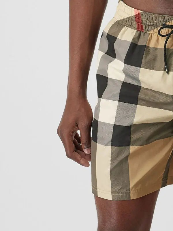 BURBERRY- SHORT Metroutfits