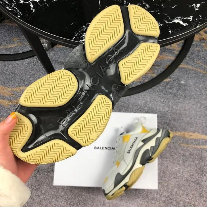 BALENCIAGA - TRIPLE S Metroutfits