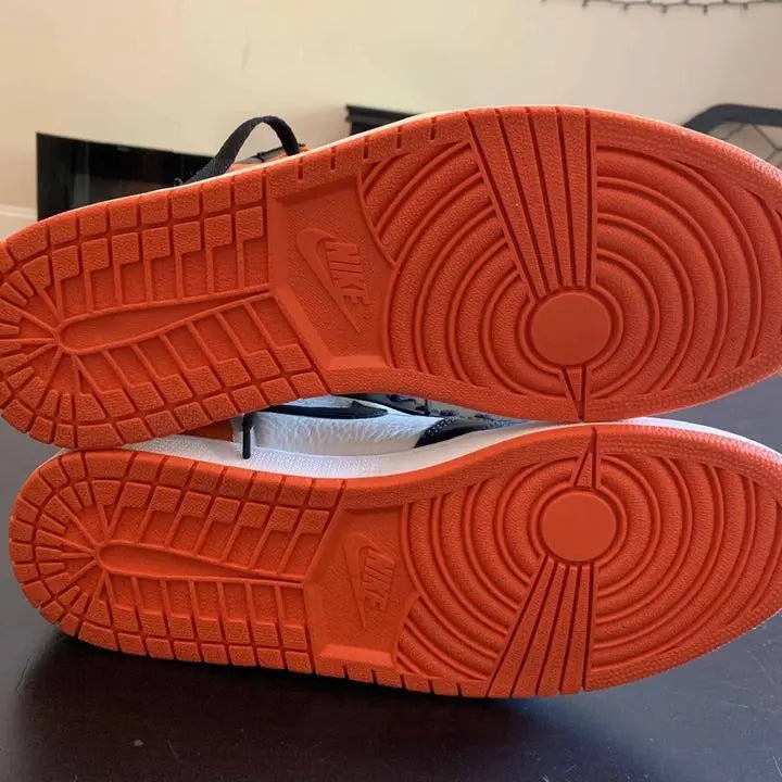 NIKE - AIR JORDAN 1 My Store