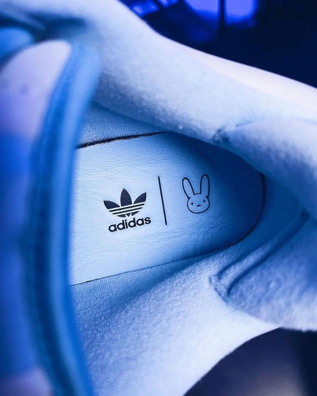 BAD BUNNY X FORUM BUCKLE LOW “BLUE TINT” Metroutfits