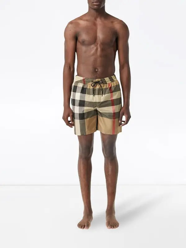 BURBERRY- SHORT Metroutfits