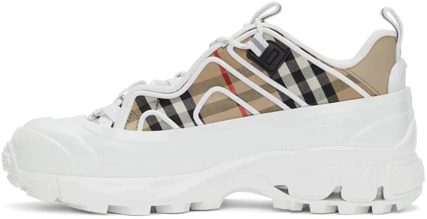 BURBERRY - SNEAKER Metroutfits