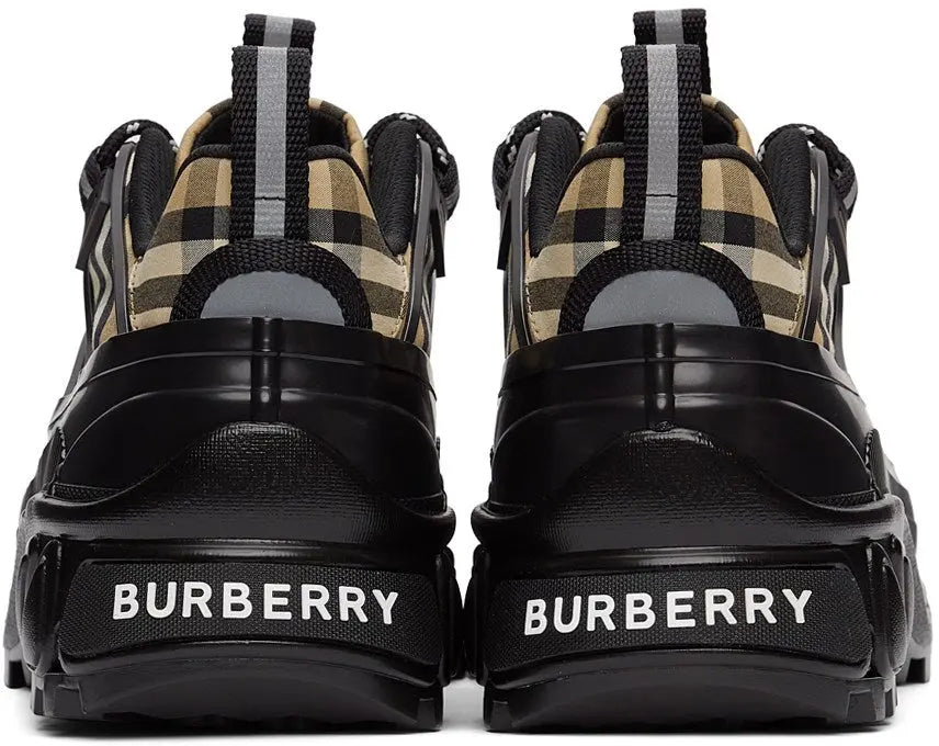 BURBERRY - SNEAKER Metroutfits